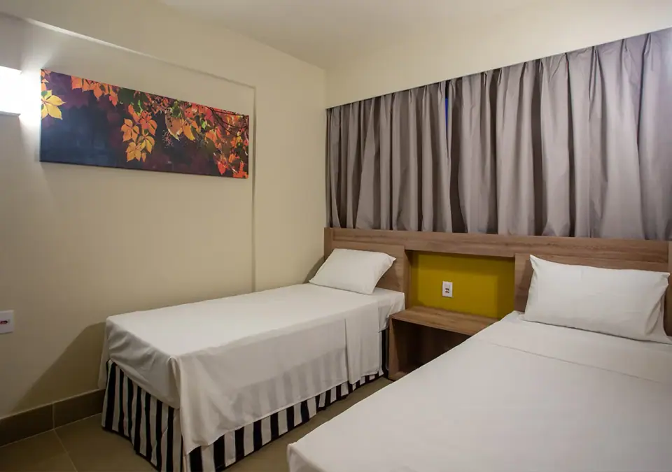 Quarto com camas de solteiro em suíte do Enjoy Solar das Águas Park Resort